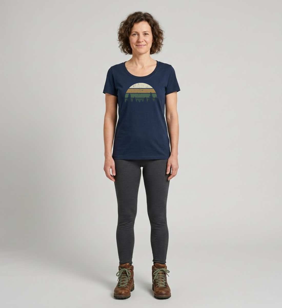 Wald | Damen Premium Organic T-Shirt (Fitted) von Rad&Rucksack - am Model präsentiert