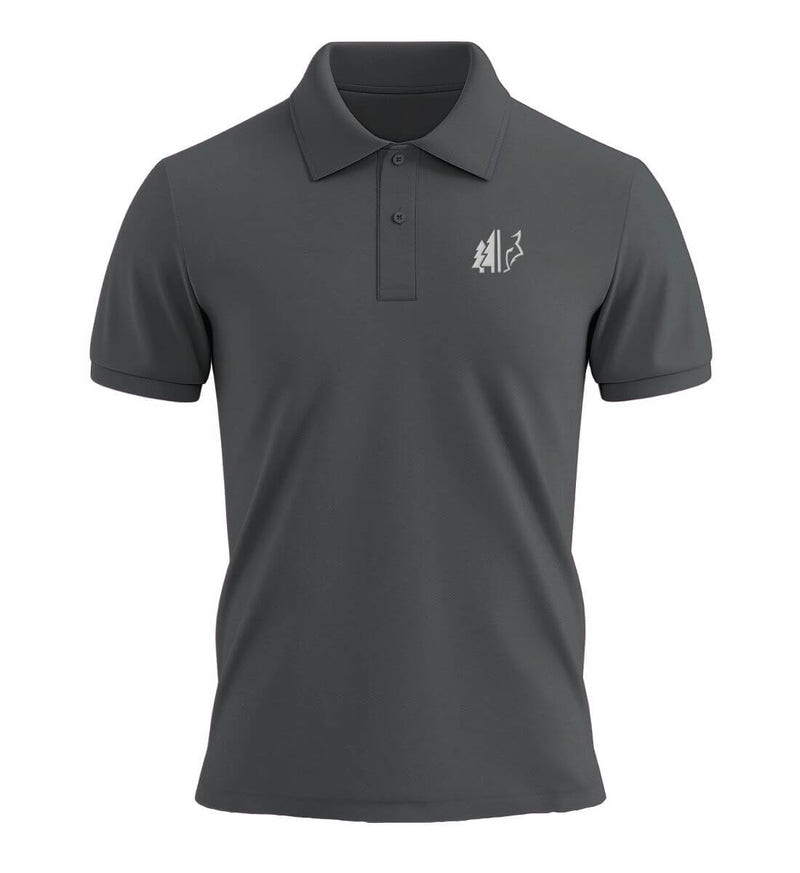 Wald Wolf Stick Poloshirt in Anthrazit (Anthracite) – Produktbild (240 g/m² Bio-Piqué mit Stick) von Rad&Rucksack