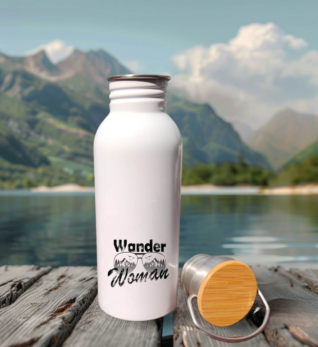 Wander Woman | Edelstahl Trinkflasche von Rad&Rucksack - am Model präsentiert