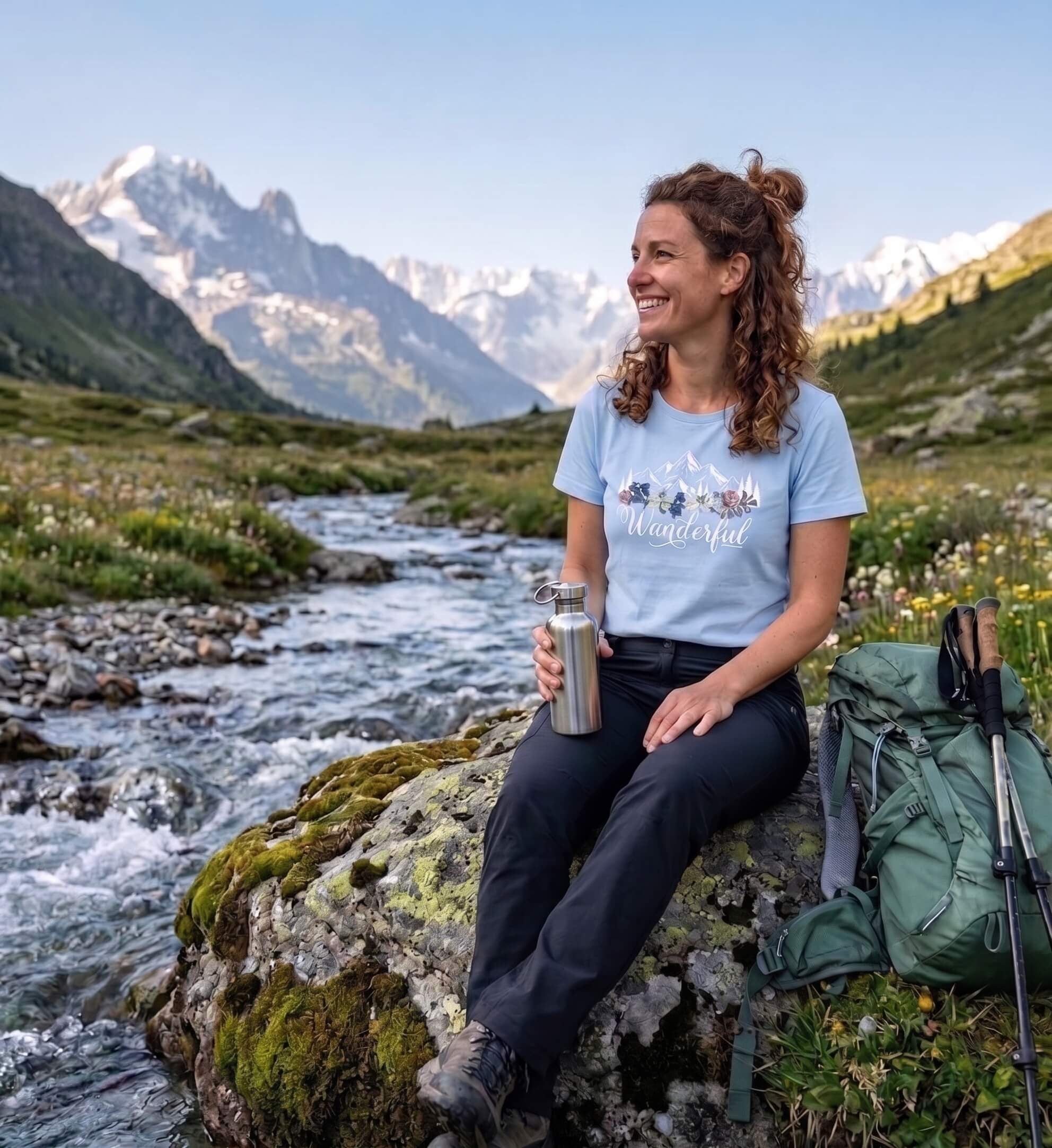 Wanderful | Damen Premium Organic T-Shirt von Rad&Rucksack - am Model präsentiert