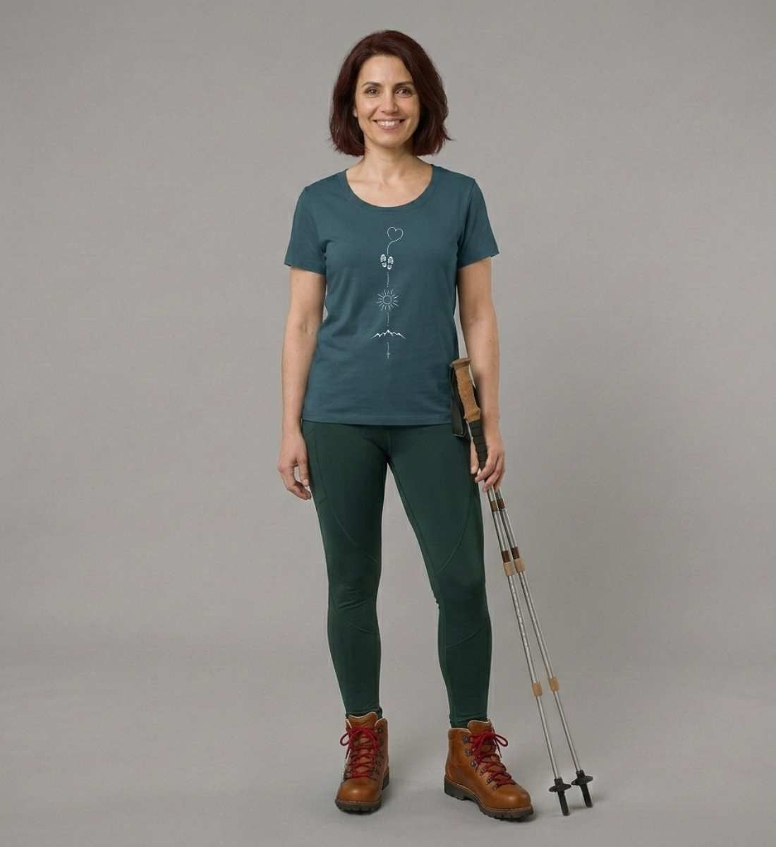 Wandern Sonne Berg | Damen Premium Organic T-Shirt (Fitted) von Rad&Rucksack - am Model präsentiert