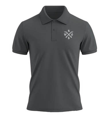 Bio Poloshirt Wanderstöcke in Anthrazit (Anthracite) – Produktbild (240 g/m² Bio-Piqué mit Stick) von Rad&Rucksack