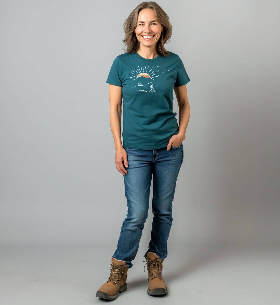 Wanderungen | Damen Premium Organic T-Shirt von Rad&Rucksack - am Model präsentiert