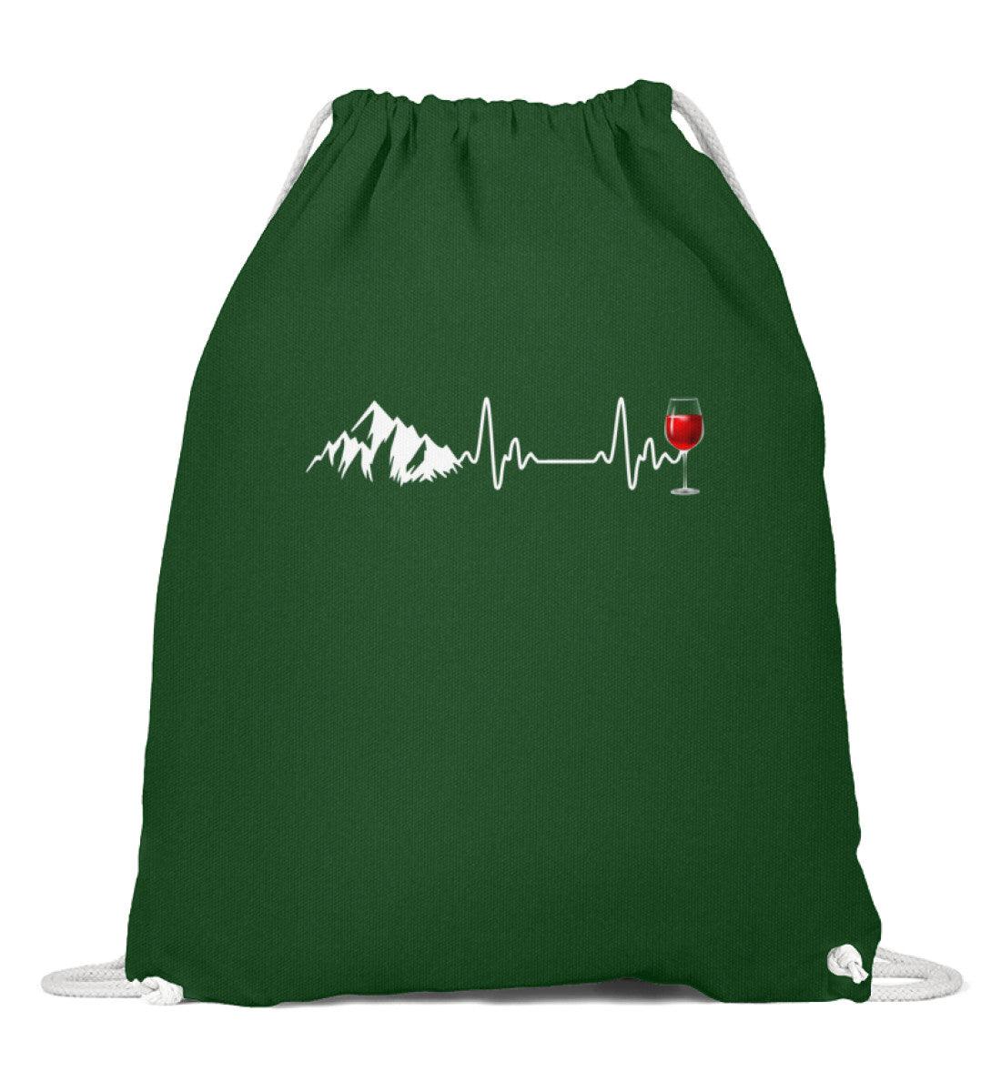 Wein Berg Herzschlag | Baumwoll Gymsac in Dunkelgrün von Rad&Rucksack