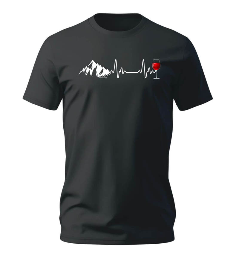 Wein Berg Herzschlag | Herren Premium Organic T-Shirt in Schwarz von Rad&Rucksack