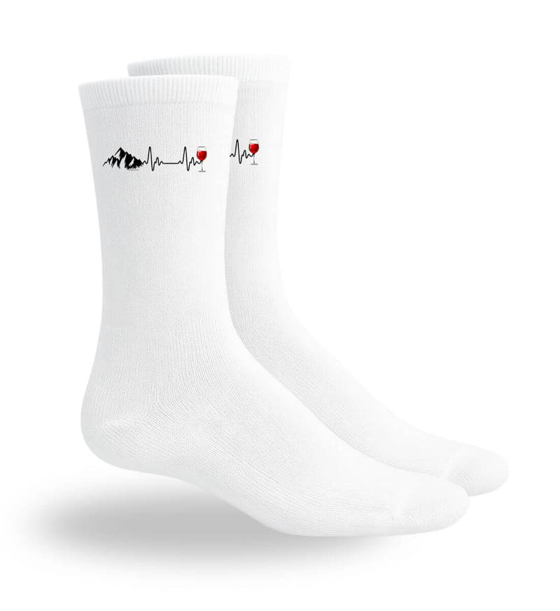 Wein Berg Herzschlag | Sport Socken von Rad&Rucksack - am Model präsentiert