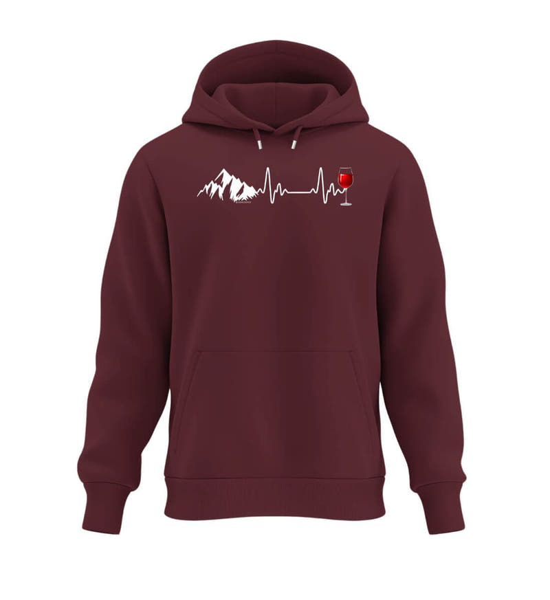 Wein Berg Herzschlag | Unisex Organic Hoodie in Burgundy von Rad&Rucksack