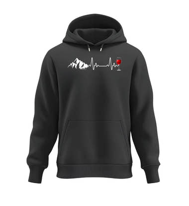 Wein Berg Herzschlag Hoodie Schwarz – Produktbild (350 g/m² Bio-Baumwolle) von Rad&Rucksack