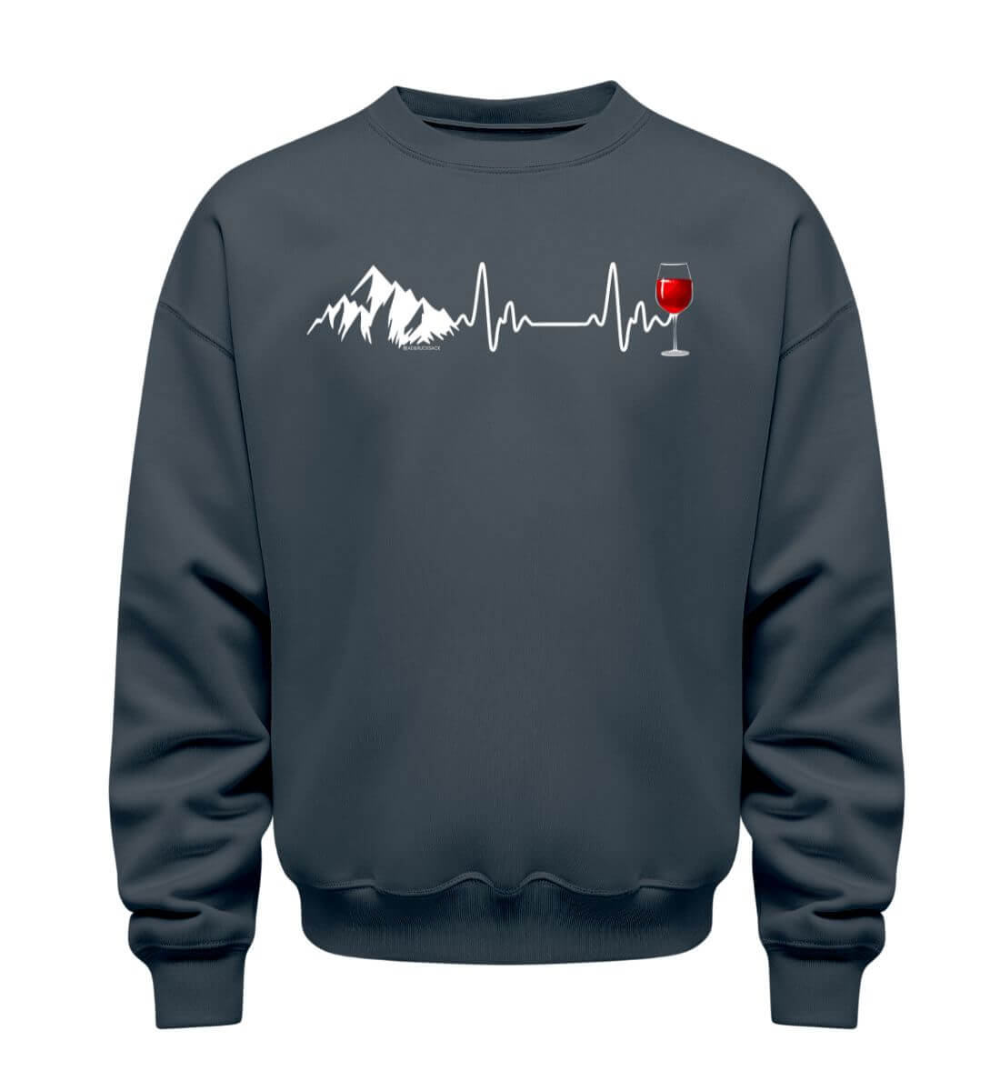 Wein Berg Herzschlag | Unisex Organic Pullover in India Ink Grey von Rad&Rucksack