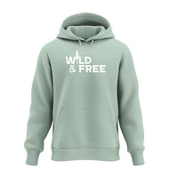 Wild & Free Kapuzenpullover in Salbeigrün (Aloe) – Produktbild (350 g/m² Bio-Baumwolle) von Rad&Rucksack